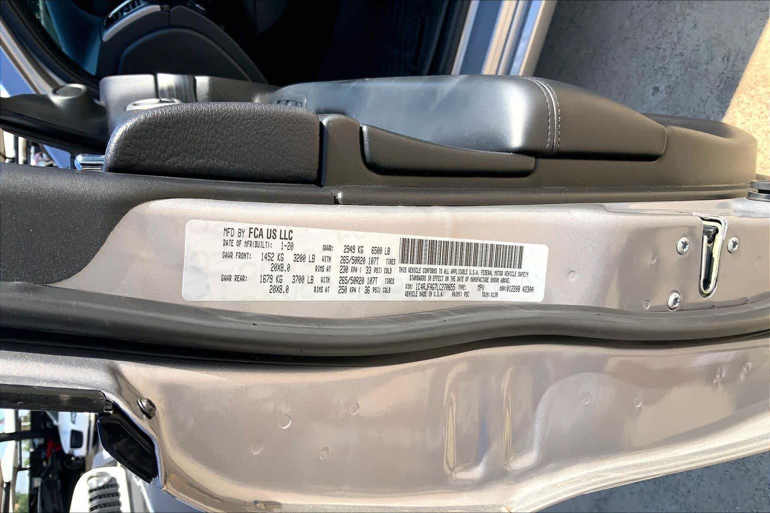 Used 2020 Billet Silver Metallic Clearcoat Jeep Altitude image 32