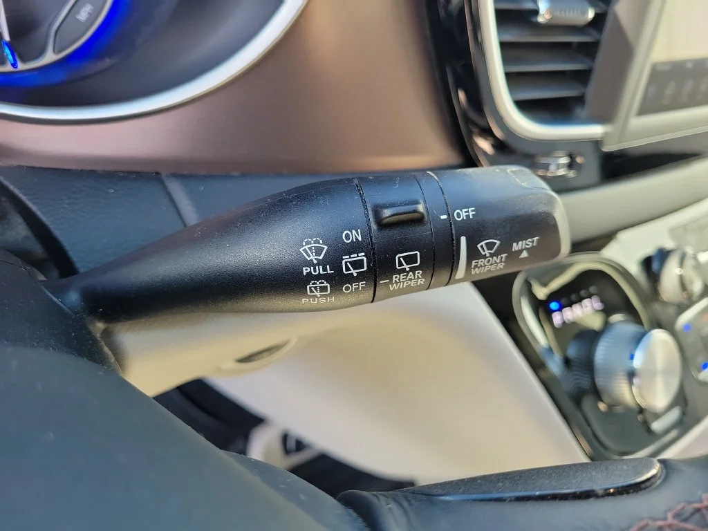 Used 2018 Gray Chrysler Touring L image 31