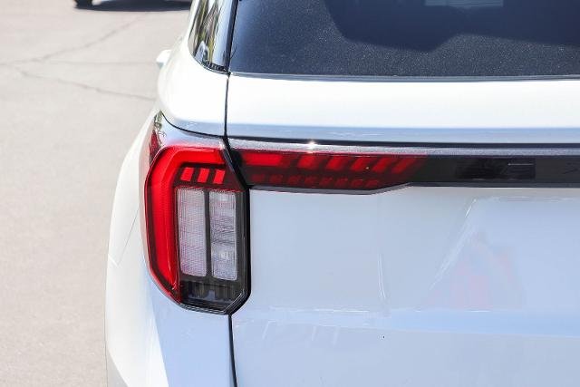 New 2026 Star White Metallic Tri-Coat Ford ST-Line image 34