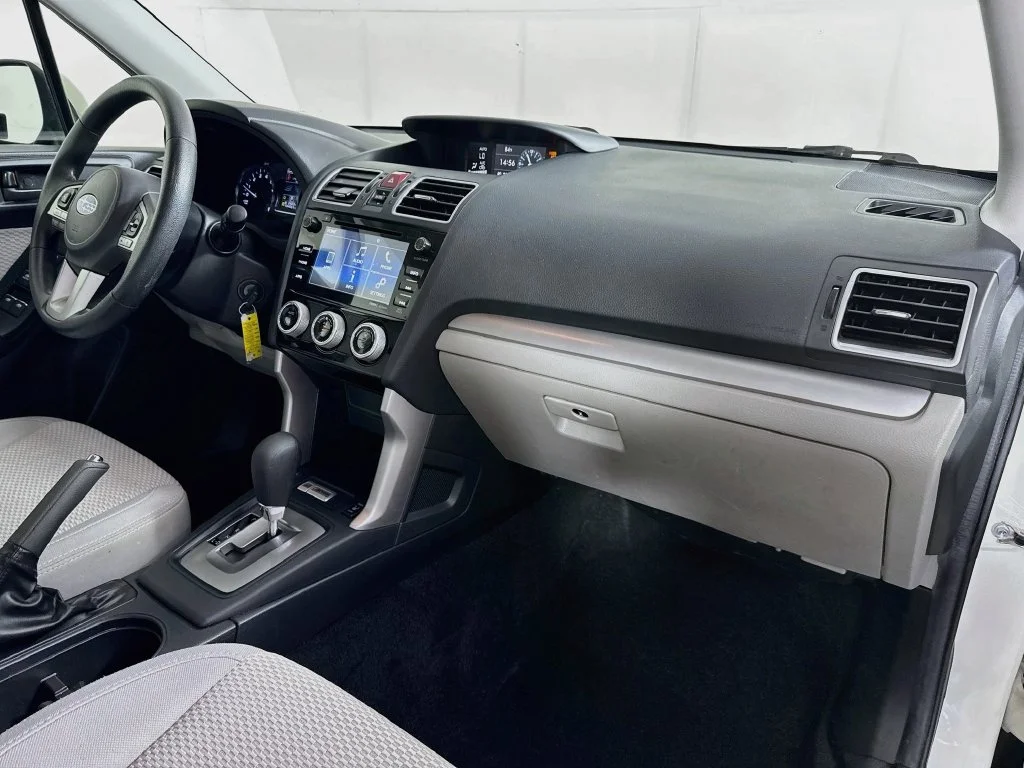 Used 2017 White Subaru 2.5i Premium image 35