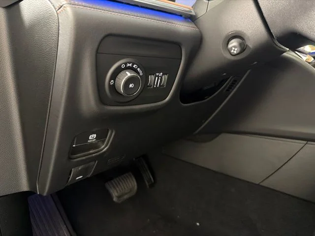 New 2026 Black Jeep Summit image 20