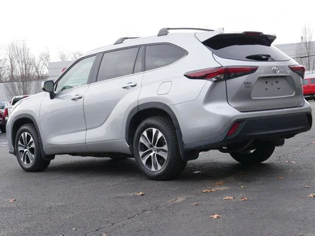 Used 2024  Toyota  image 4