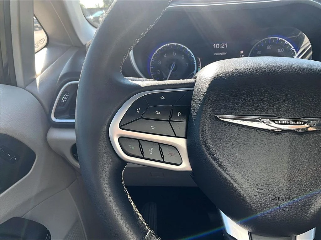 Used 2024 Black Chrysler Touring L image 19