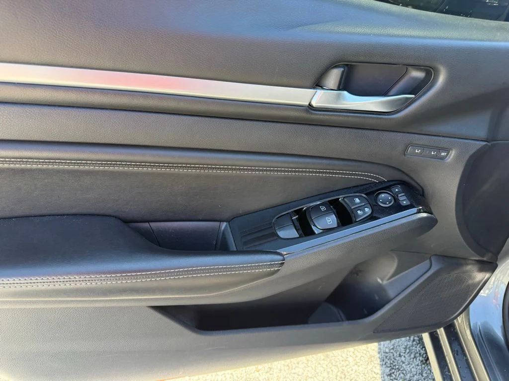 Used 2020 Gray Nissan 2.5 Platinum image 5