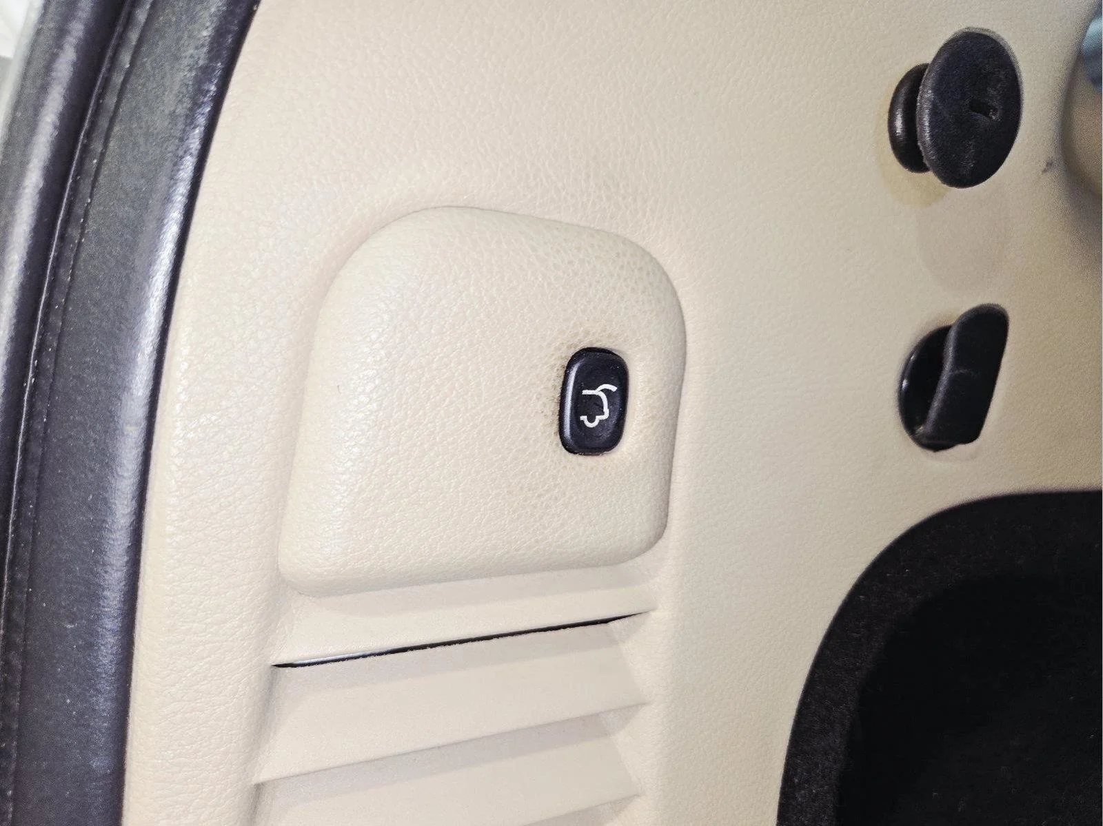 Used 2015 Bright White Clearcoat Jeep Limited image 49