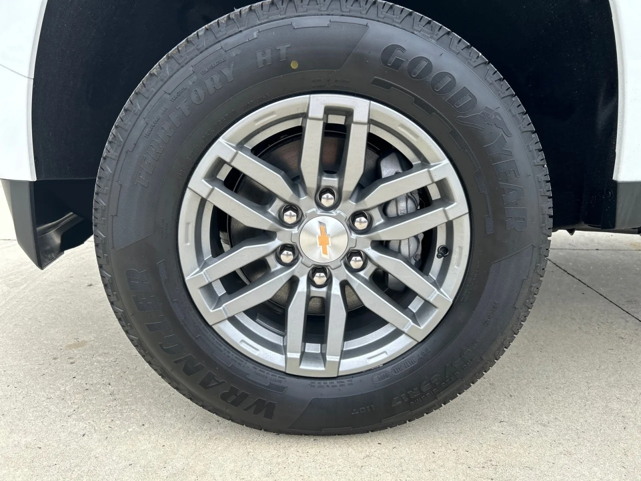 New 2026 Summit White Chevrolet LT image 9