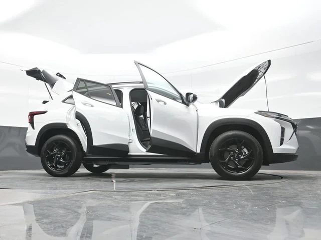 New 2026 Summit White Chevrolet LT image 31