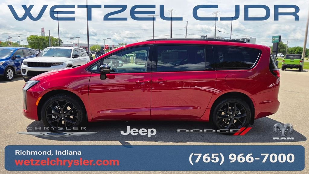New 2027 Red Hot Pearl-Coat Exterior Paint Chrysler Limited image 4