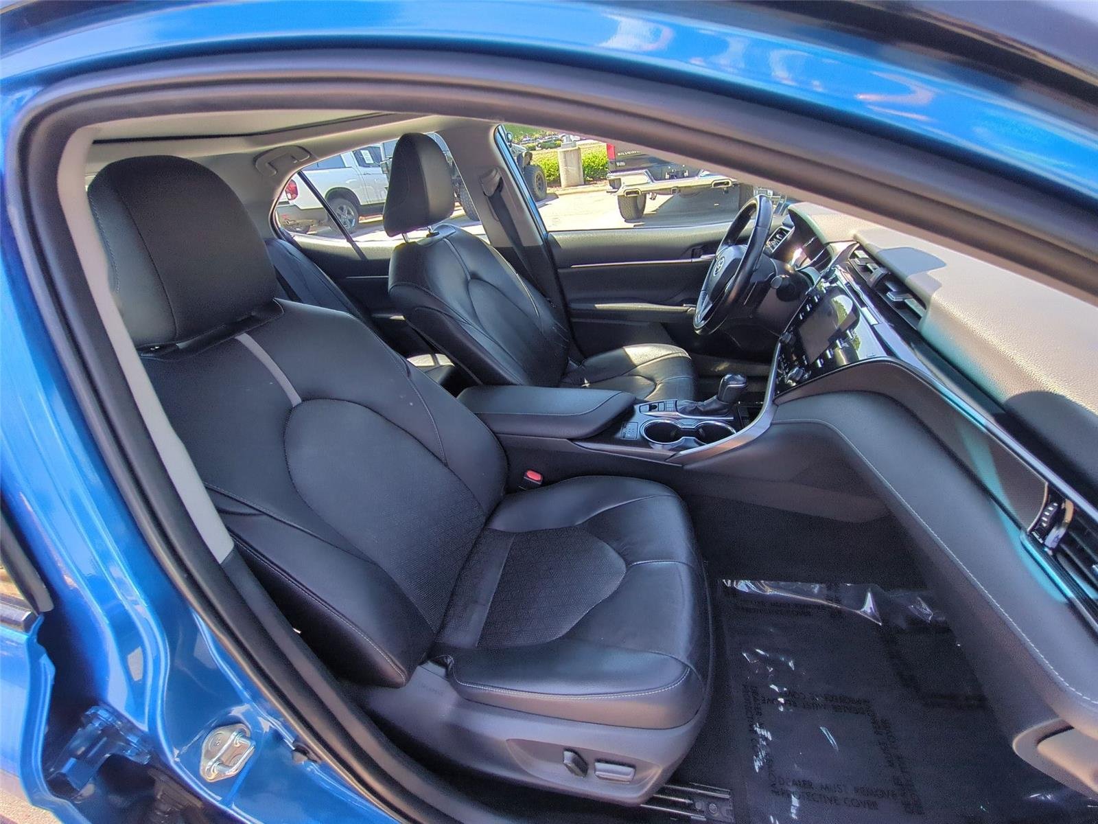Used 2019 Blue Streak/Midnight Black Metallic Toyota XSE image 39