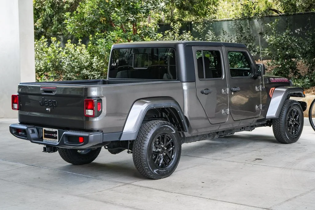 Used 2022 Gray Jeep Altitude image 6