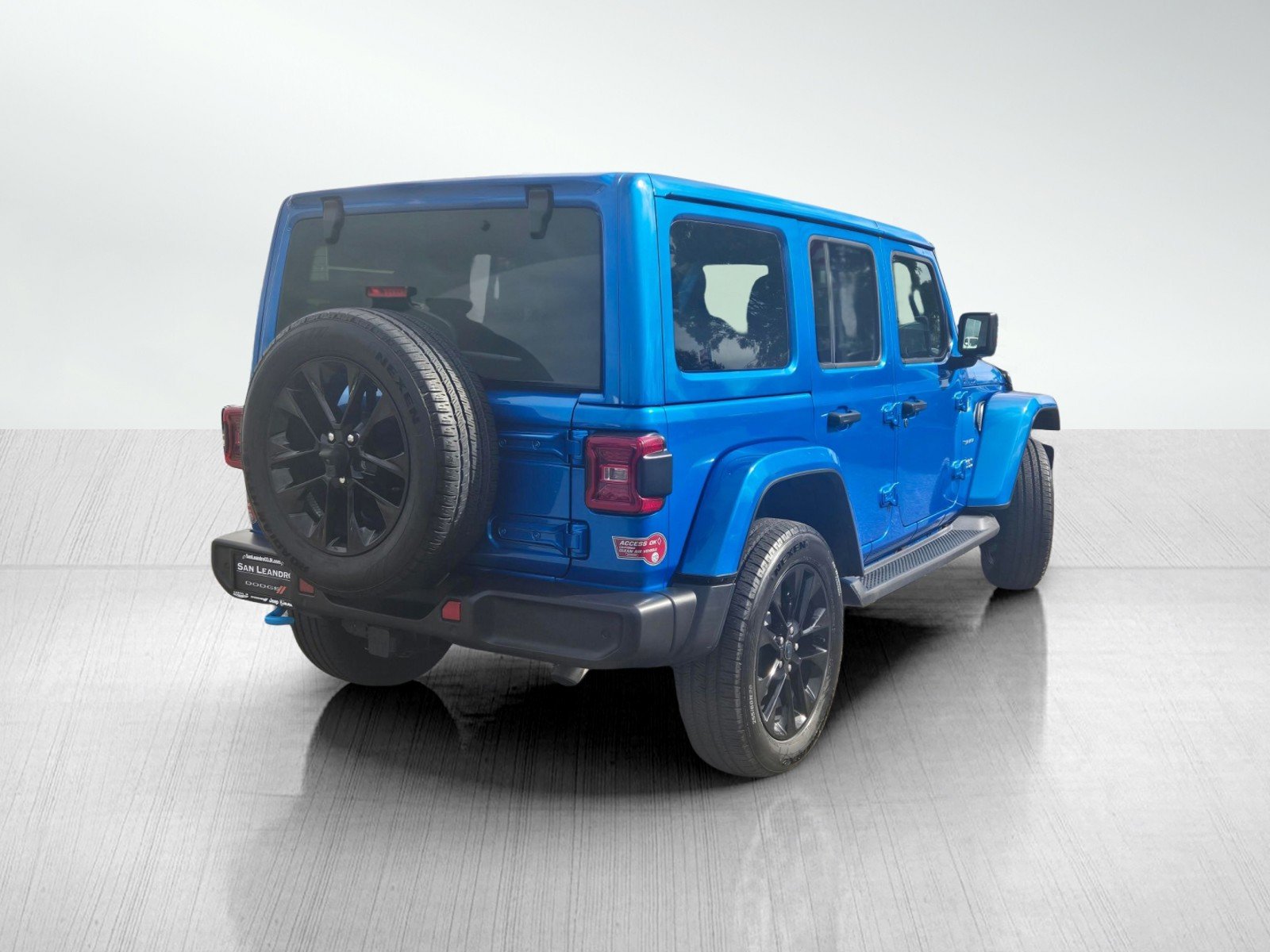 Certified Used 2024 Hydro Blue Pearlcoat Jeep Sahara image 7