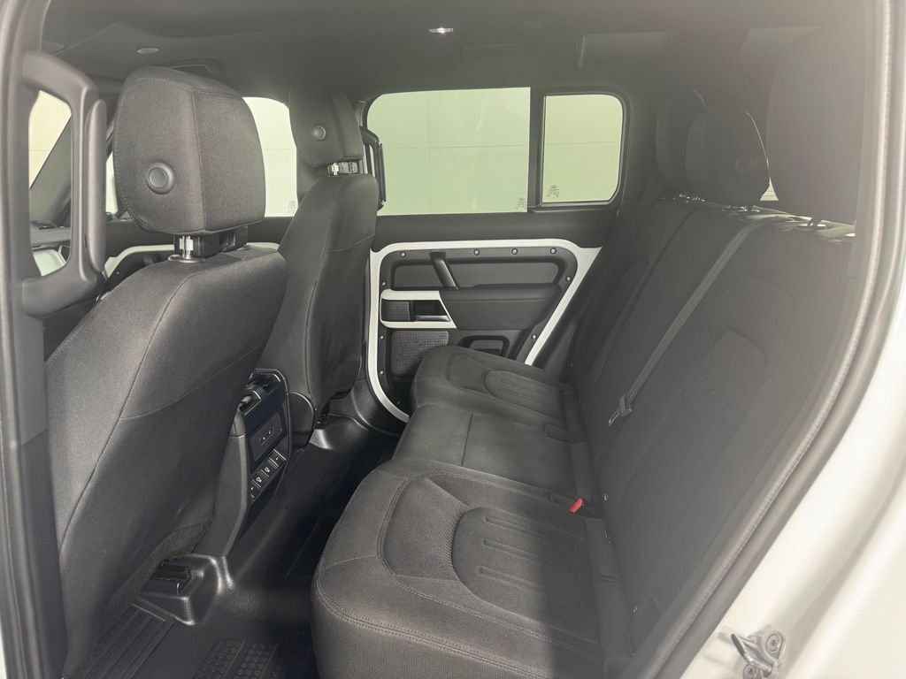 Used 2022 White Land Rover Standard image 28