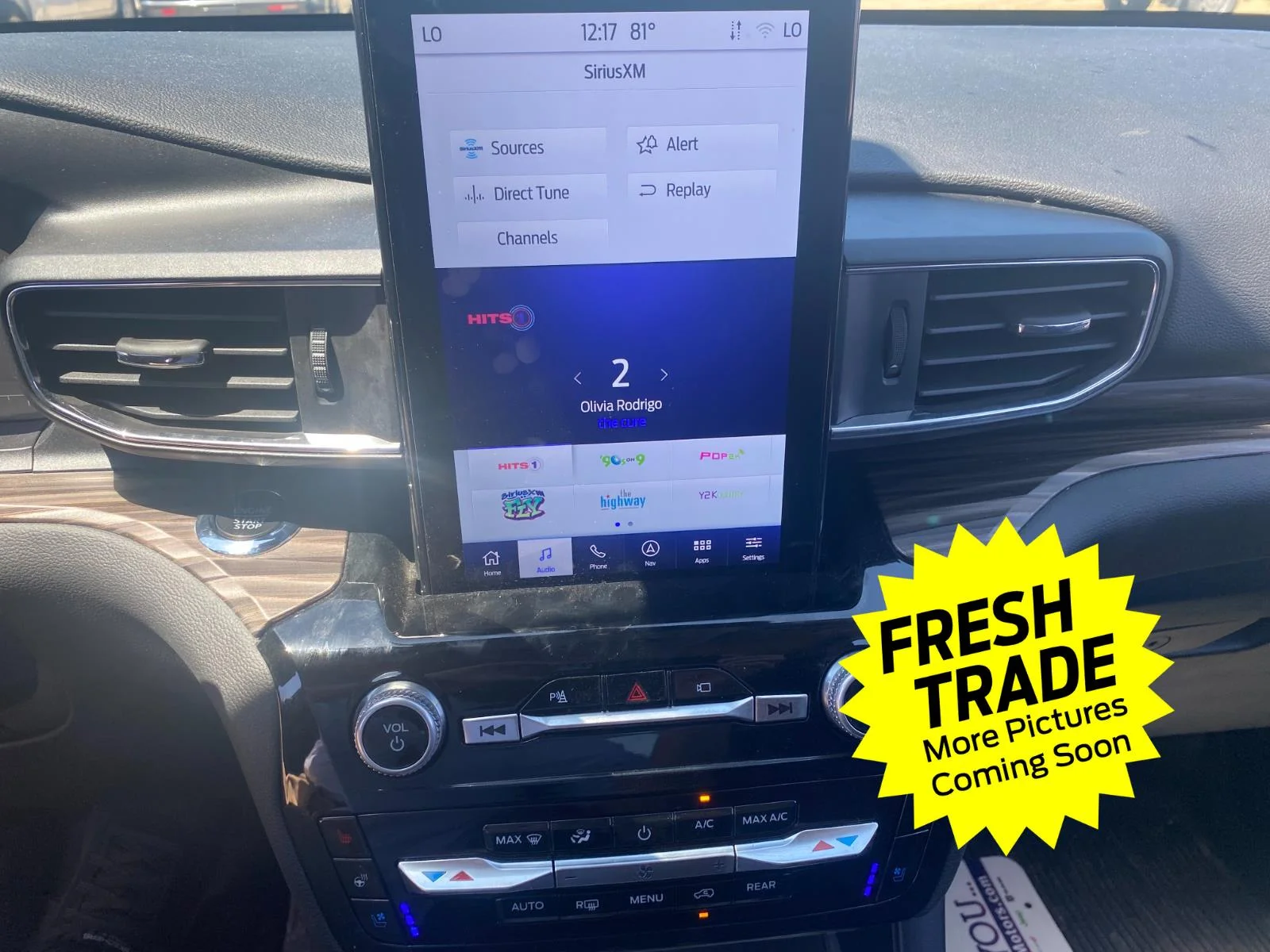 Used 2023 Star White Metallic Tri-Coat Ford Limited image 9