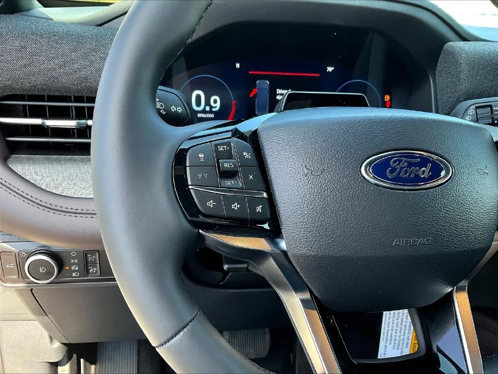 New 2026 Star White Metallic Tri-Coat Ford Platinum™ image 19