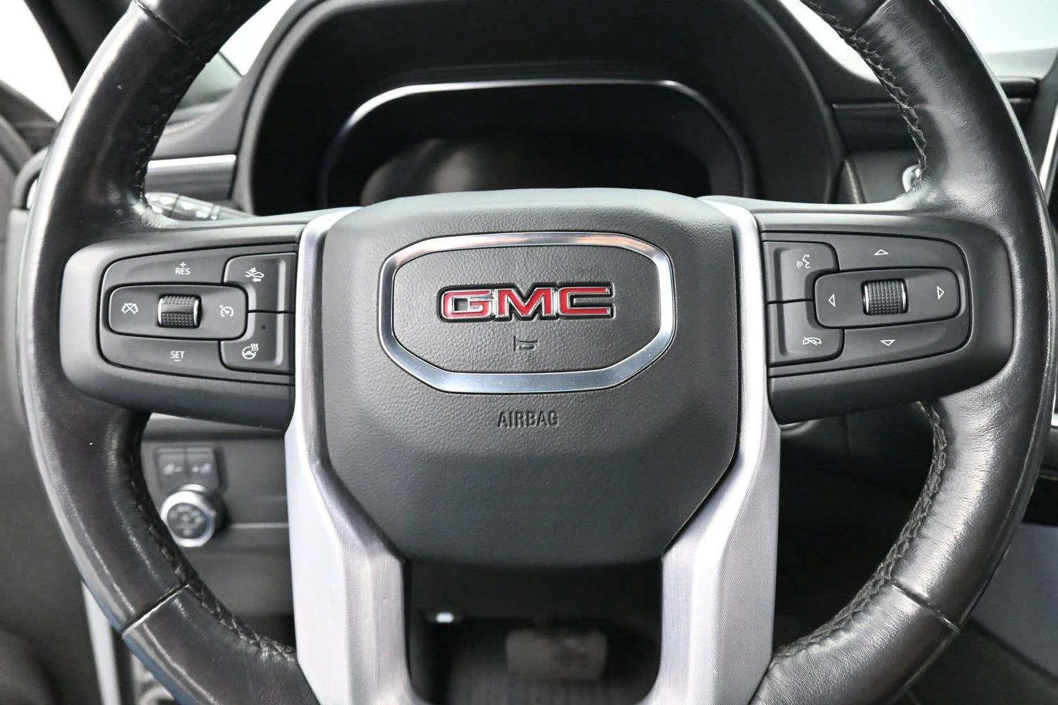 Used 2022 SUMMIT WHITE GMC SLT image 19