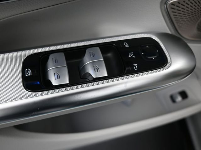 Used 2024  Mercedes-Benz Base image 13