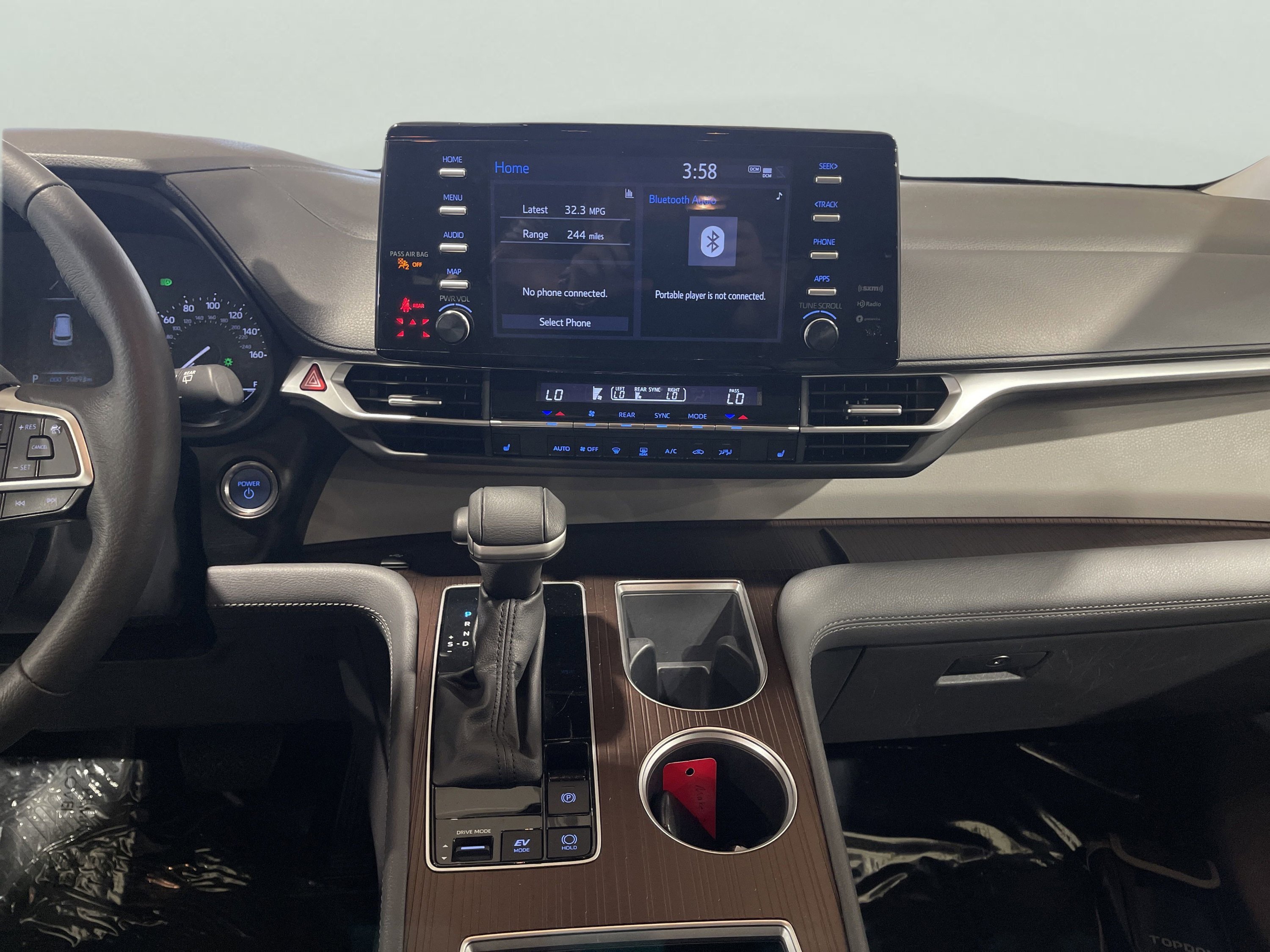 2024 Toyota Sienna XLE - Photo 23