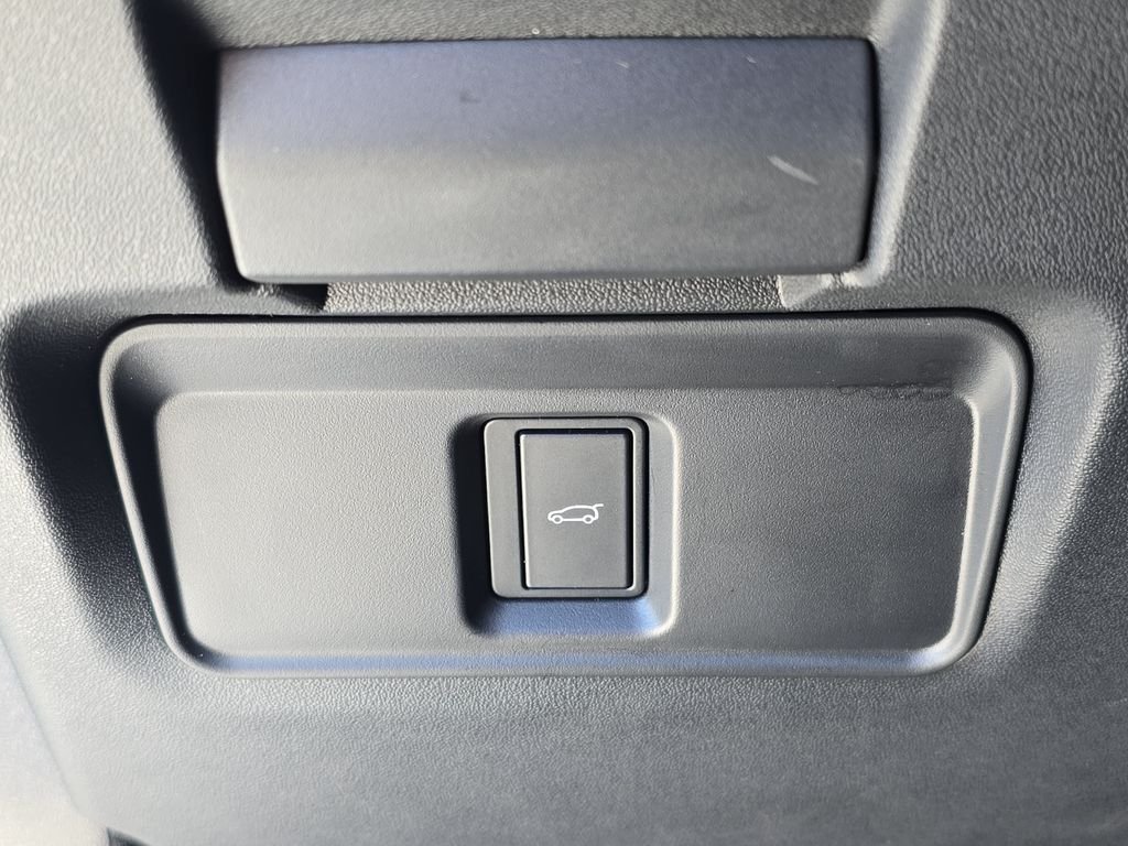 Certified Used 2025 White Land Rover S image 28