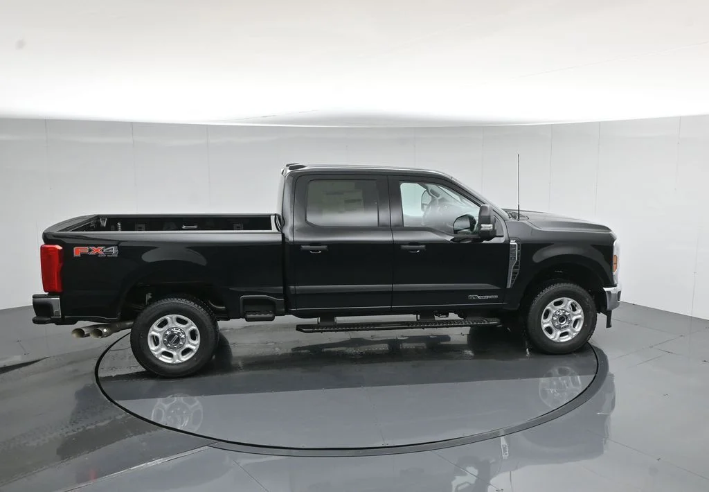 New 2026 Agate Black Metallic Ford XLT image 39