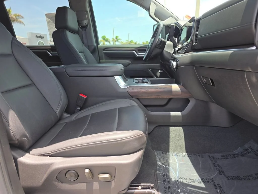 Used 2025 Summit White GMC SLT image 15