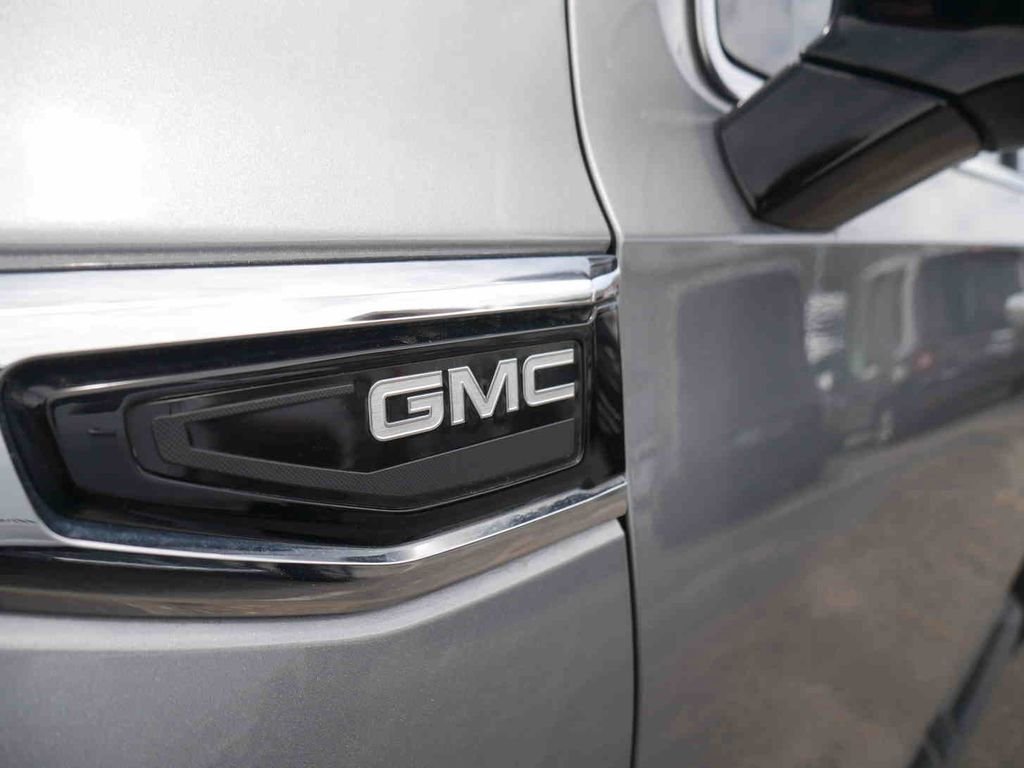 Used 2023  GMC SLE image 13
