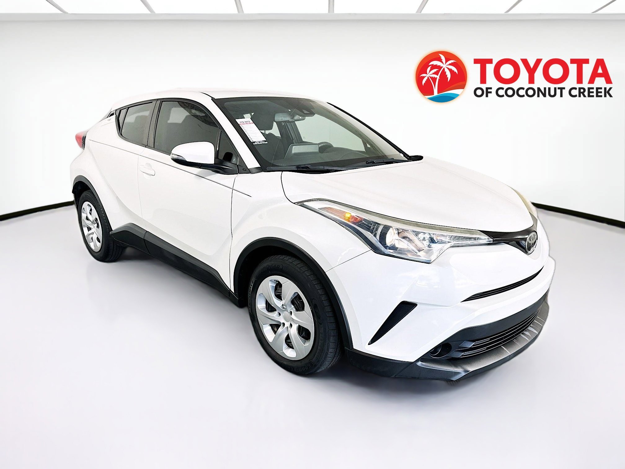 2019 Toyota C-HR LE's photo