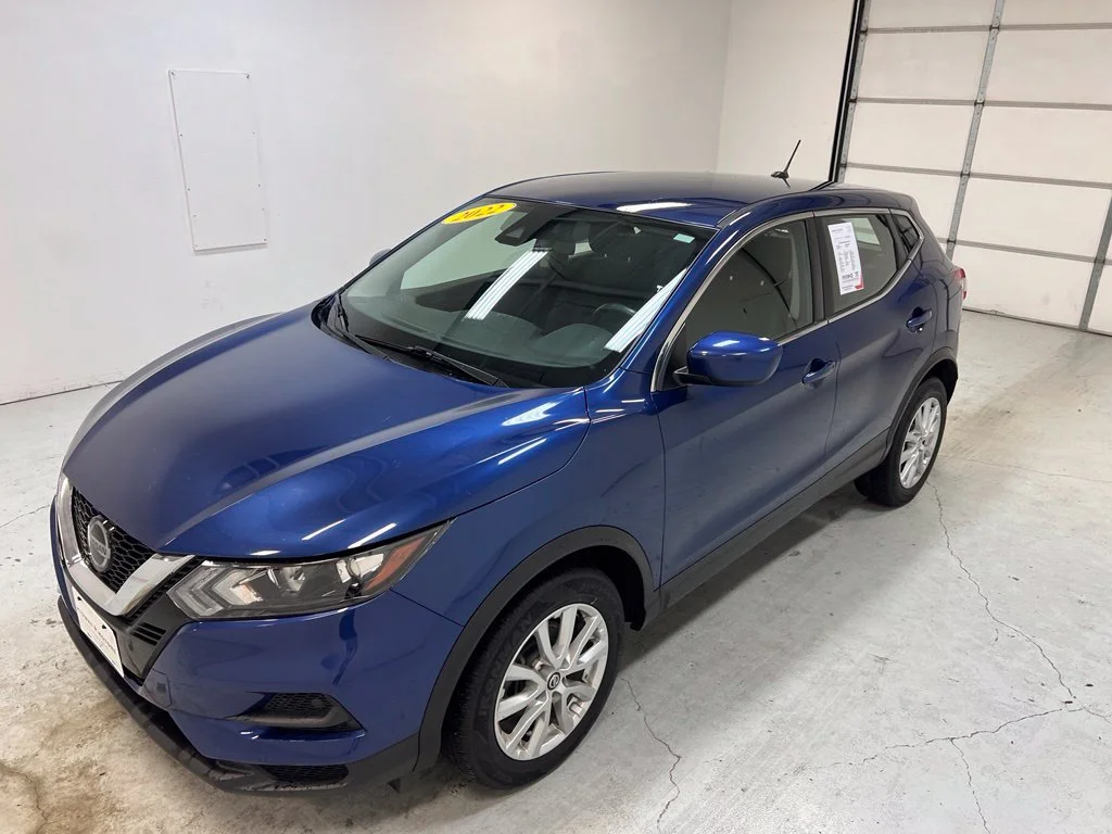 Used 2022 Blue Nissan S image 6