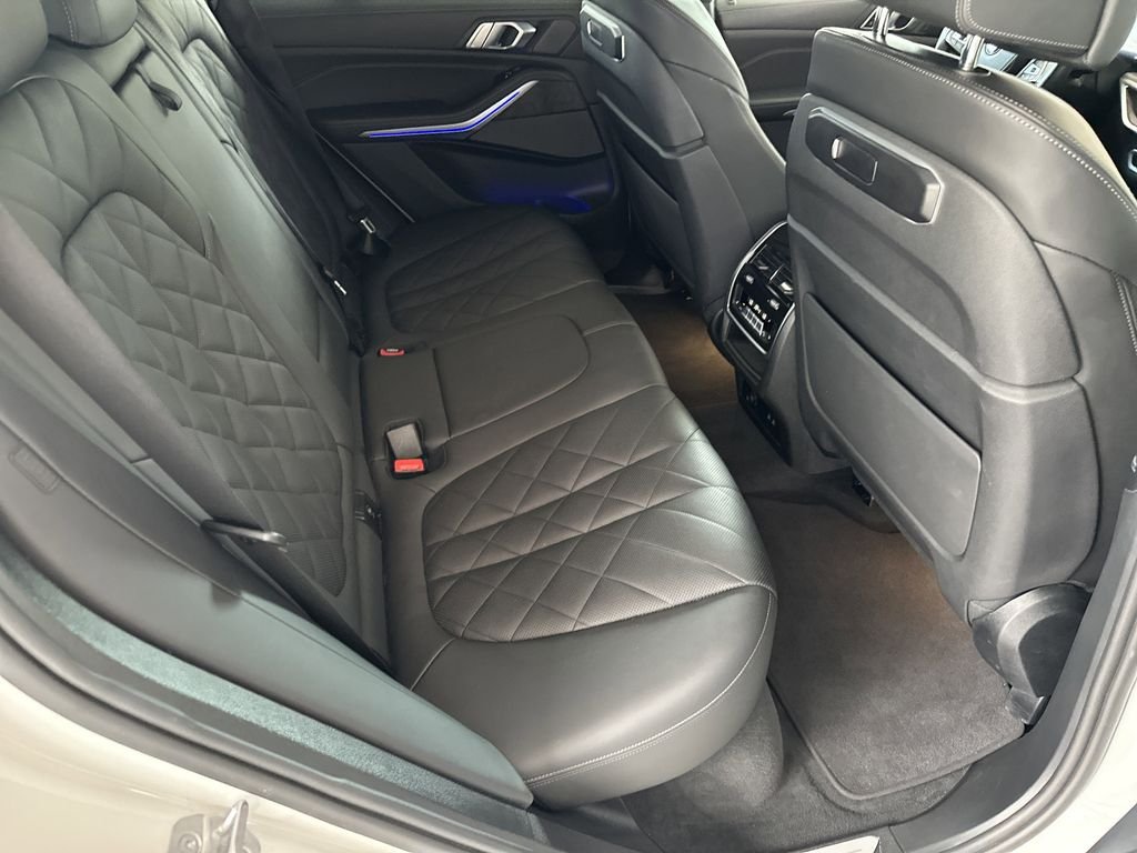 Used 2024 White BMW xDrive40i image 34