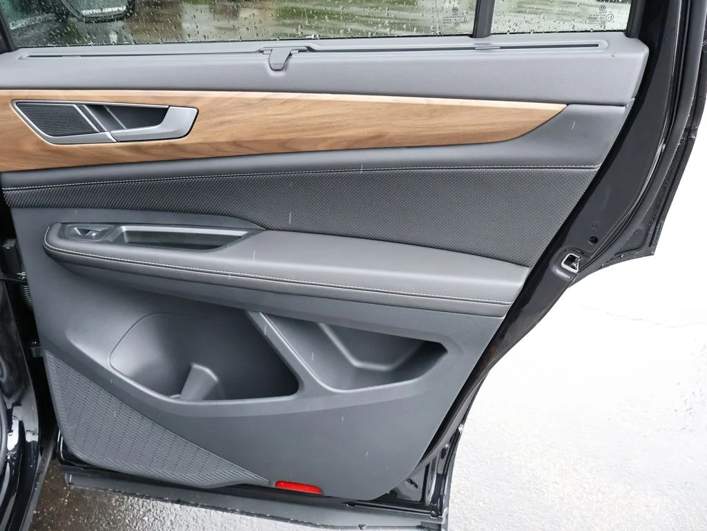 New 2026 Black Volkswagen 2.0T SE w/Technology image 37