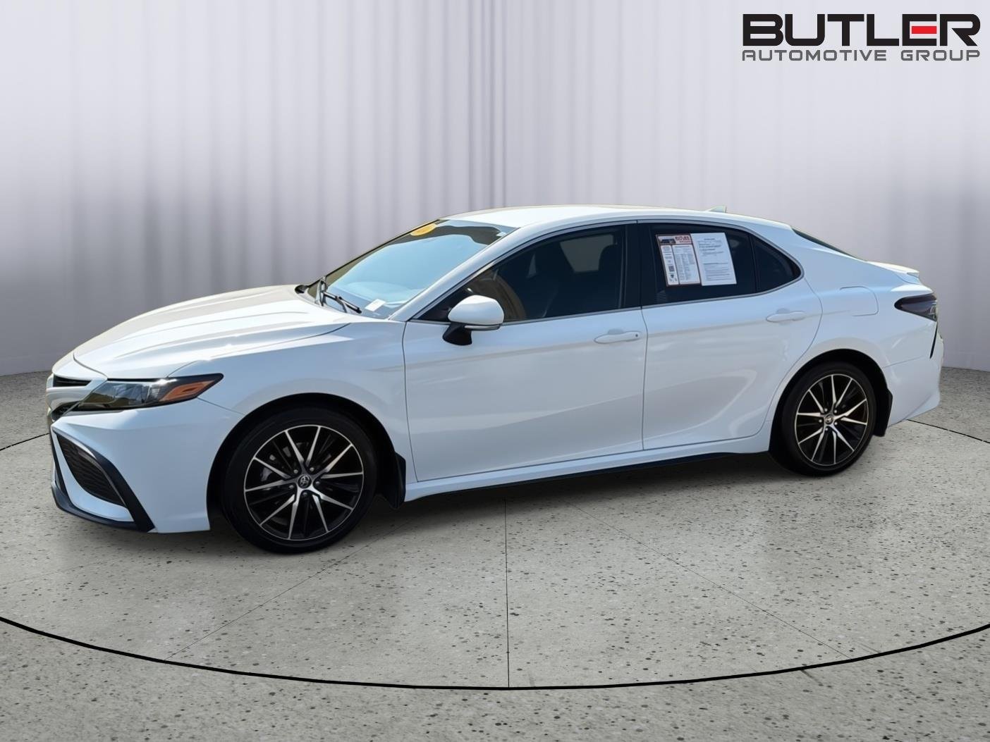 Used 2024 Ice Cap Toyota SE image 3