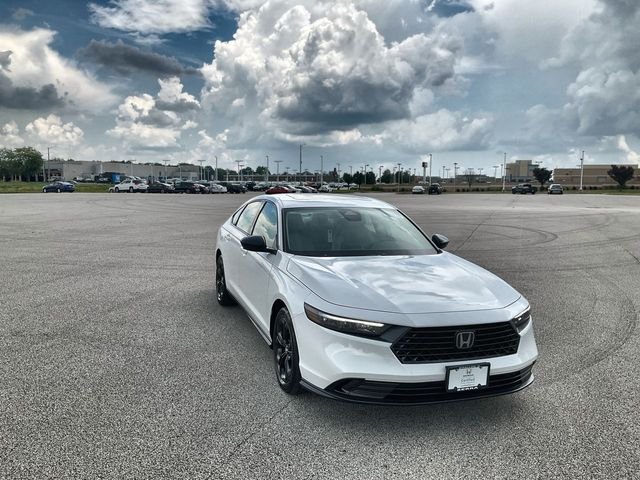 Certified Used 2025 Platinum White Pearl Honda SE image 12