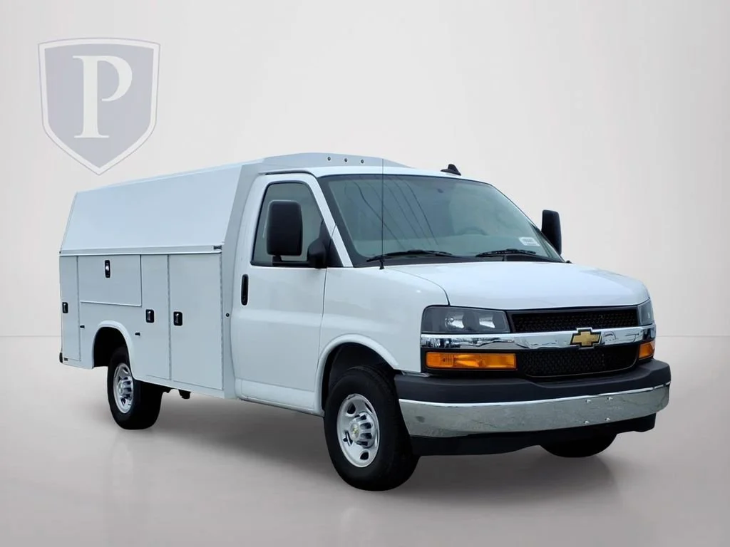 New 2025 Summit White Chevrolet 1WT image 1