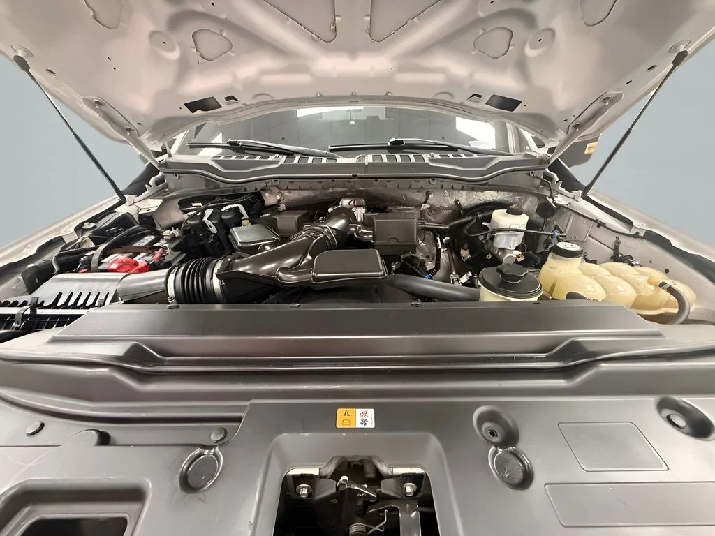 Used 2020 White Ford XL image 23