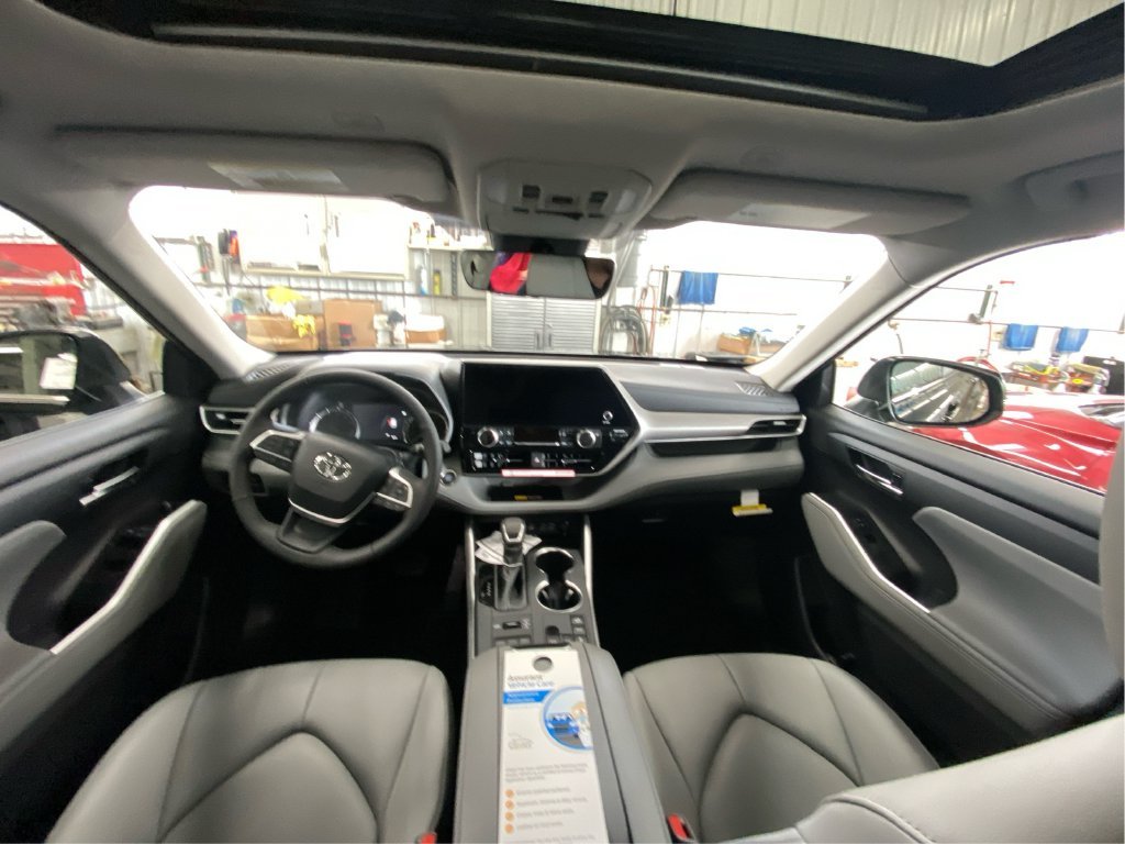 New 2026 Midnight Black Metallic Toyota  XLE image 13