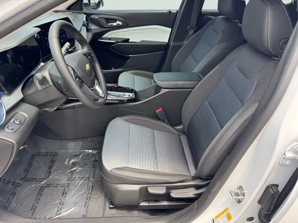 Used 2026 White Chevrolet LT image 10