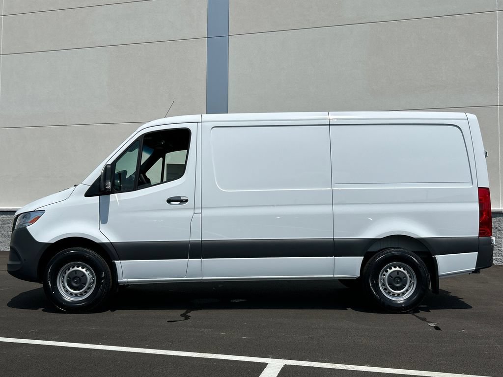 New 2026 Arctic+White Mercedes-Benz Cargo 144 WB image 37