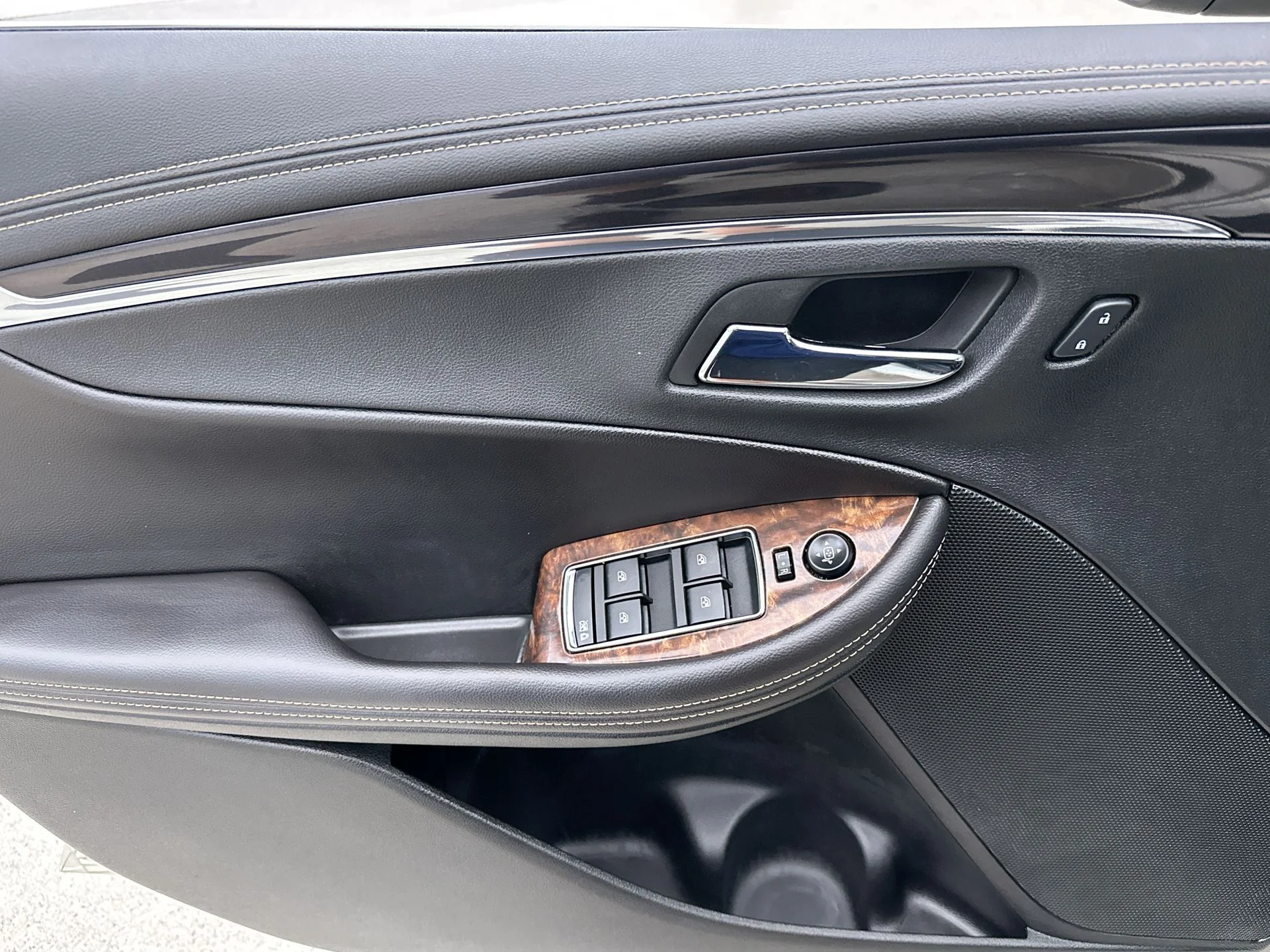 Used 2015 Gold Chevrolet LT image 21
