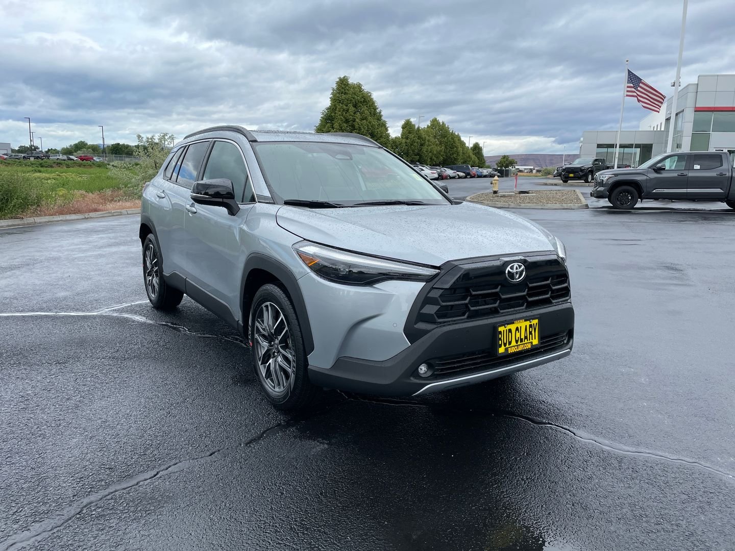 2026 Toyota Corolla Cross XLE FWD's photo