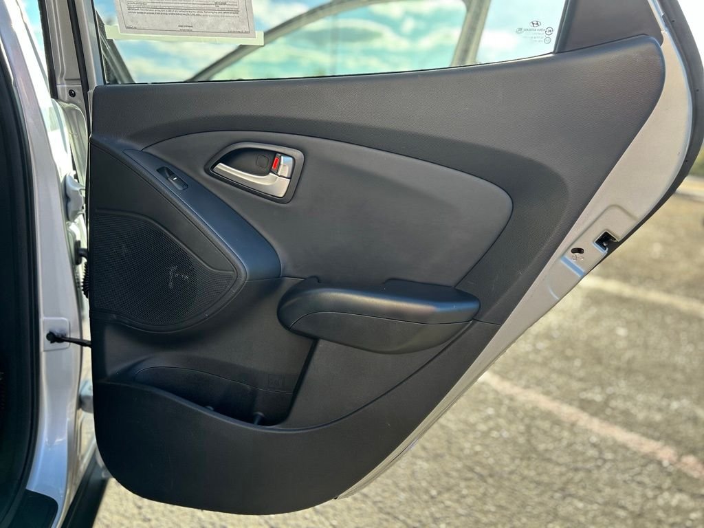 Used 2012 Diamond Silver Hyundai GLS image 23