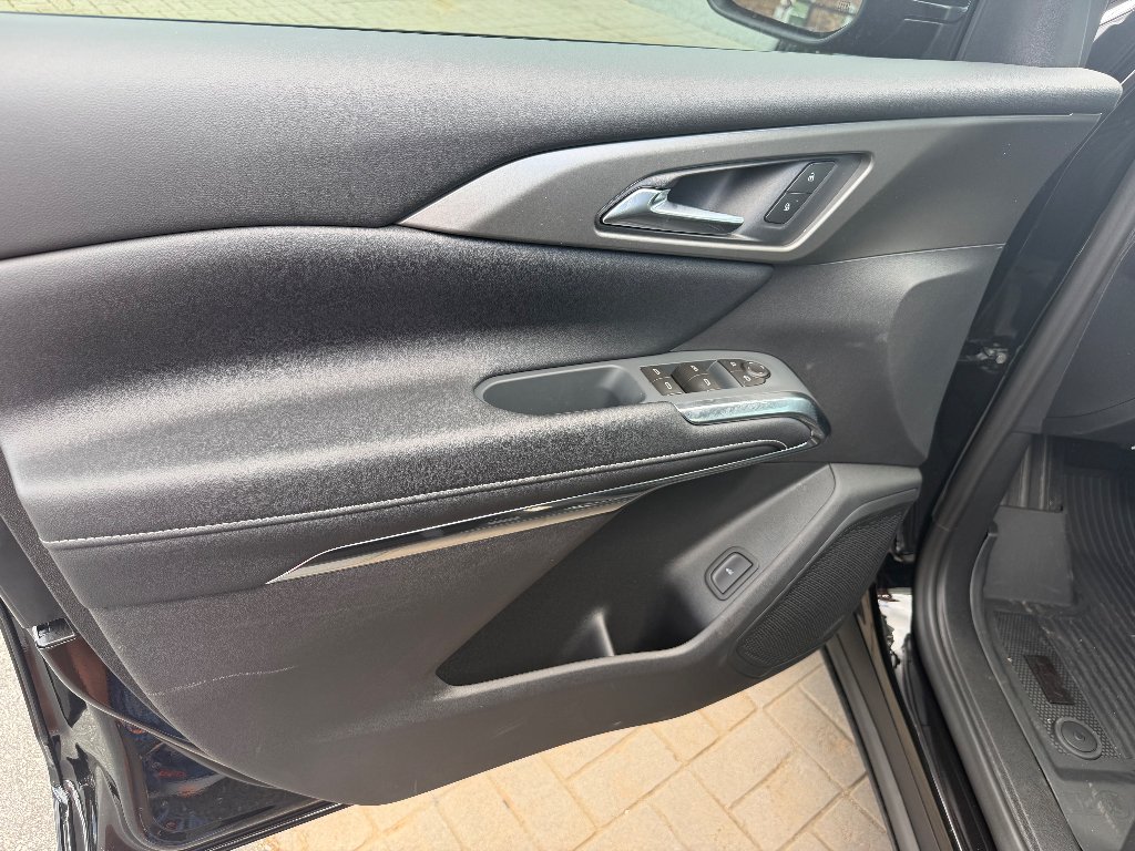 New 2027 Mosaic Black Metallic Chevrolet LT image 24