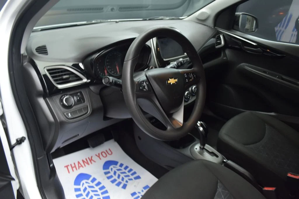 Used 2021 White Chevrolet 1LT image 18