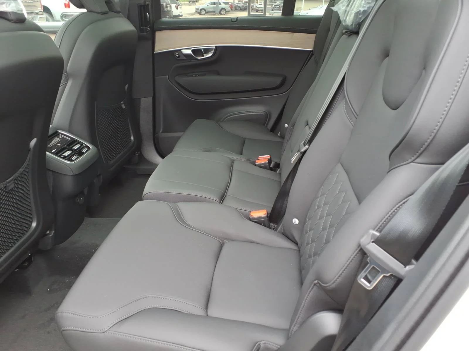 2027 Volvo XC90 Plus - Photo 6