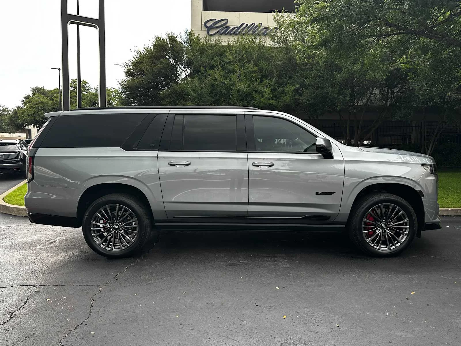 Used 2023 Argent Silver Metallic Cadillac Escalade ESV-V image 6