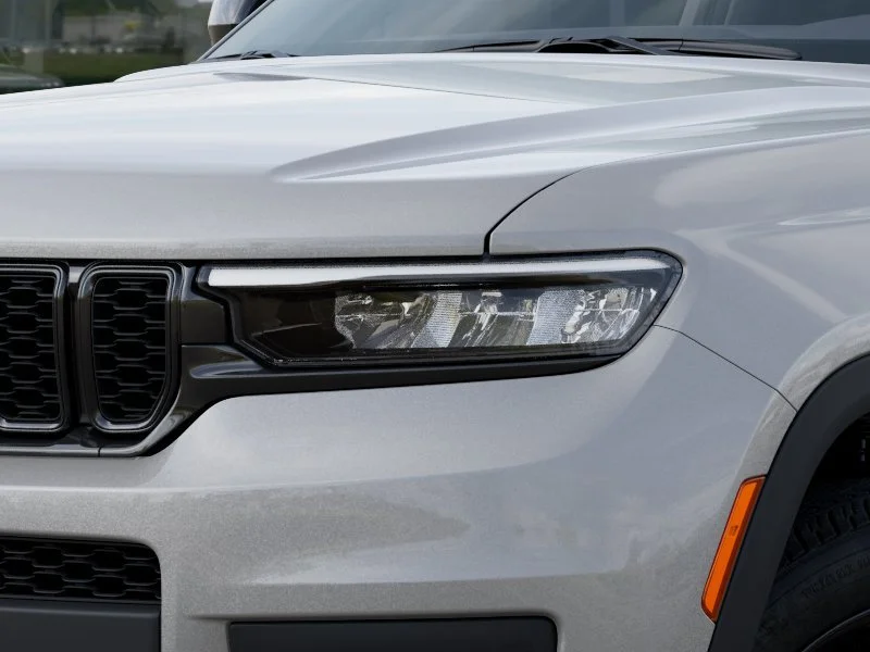 New 2025 Silver Zynith Exterior Paint Jeep Altitude image 10