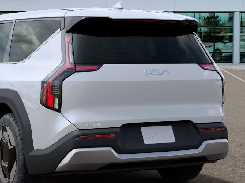 New 2026 White Kia Light image 13