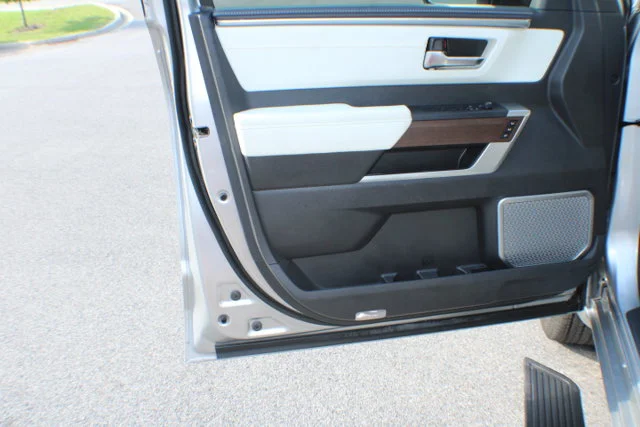 Used 2024  Toyota Capstone Hybrid image 6