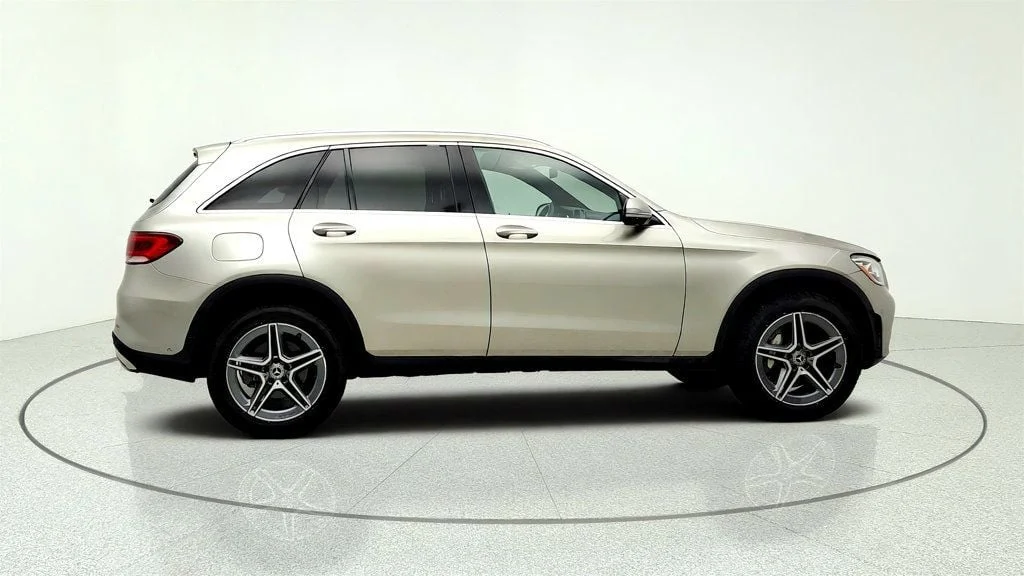 Used 2022 Mojave Silver Metallic Mercedes-Benz GLC 300 4MATIC SUV w/ AMG® Line & Premium Package Lite image 4