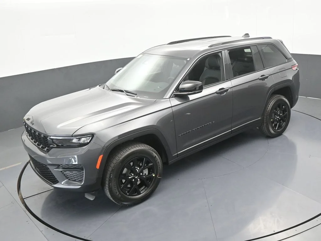 New 2025 Baltic Gray Metallic Clear-Coat Exterior Paint Jeep Altitude X image 39