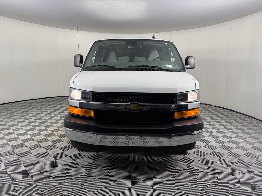 Used 2025 White Chevrolet LT Passenger image 10