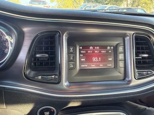 Used 2016 White Dodge SXT image 10
